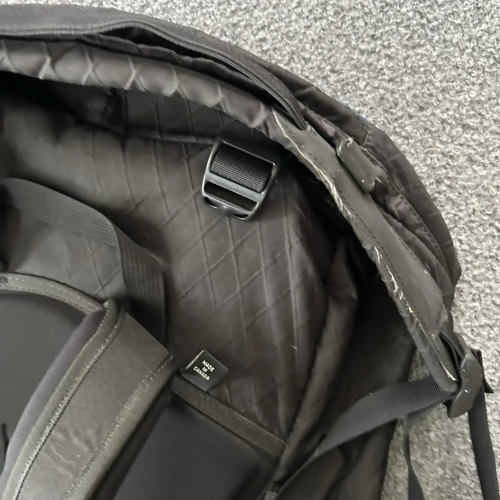 Arc'teryx Needle 35 Backpack 35L Black Blue One Size Hiking Nylon Canada Daypack